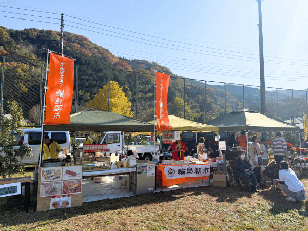 出店が並んでいる
